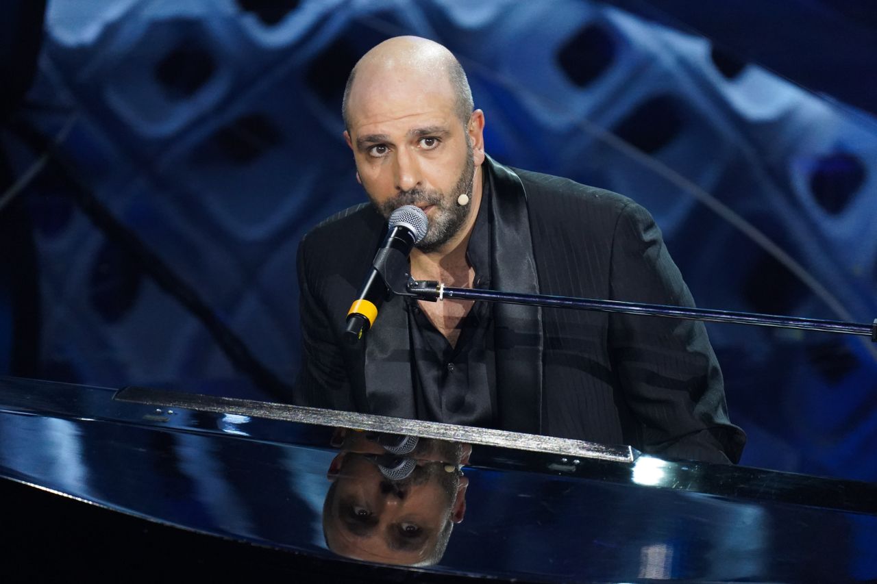 Checco Zalone torna nei teatri di tutta Italia con lo spettacolo Amore + Iva