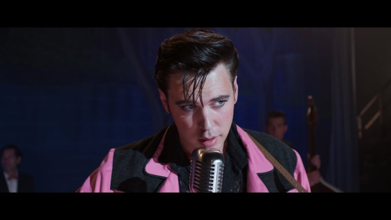 Elvis: la prima clip del film mostra il cantante trasformarsi in un supereroe del rock