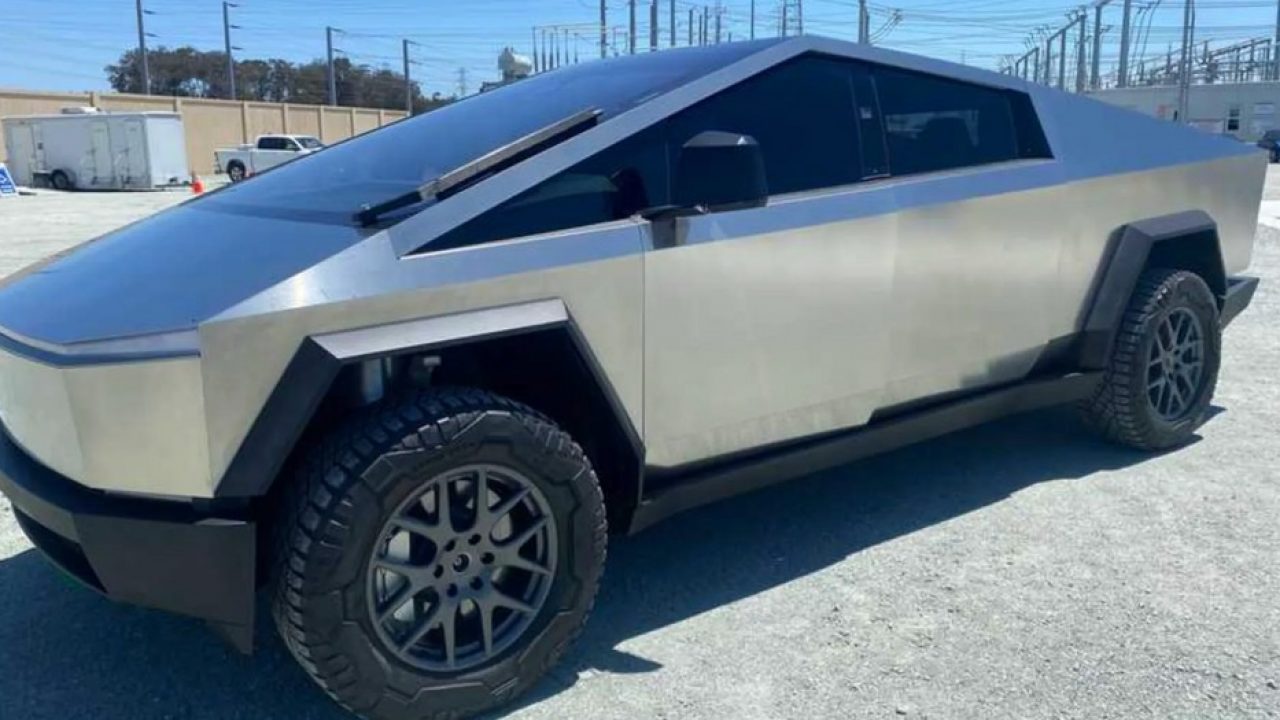 Il Tesla Cybertruck arriverà nel 2023 “se tutto va bene”. Parola di Elon Musk