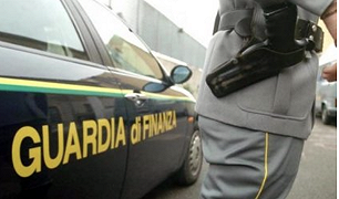 Operazione della GdF contro la contraffazione: sequestrati accessori smartphone dal valore di 30 milioni di euro