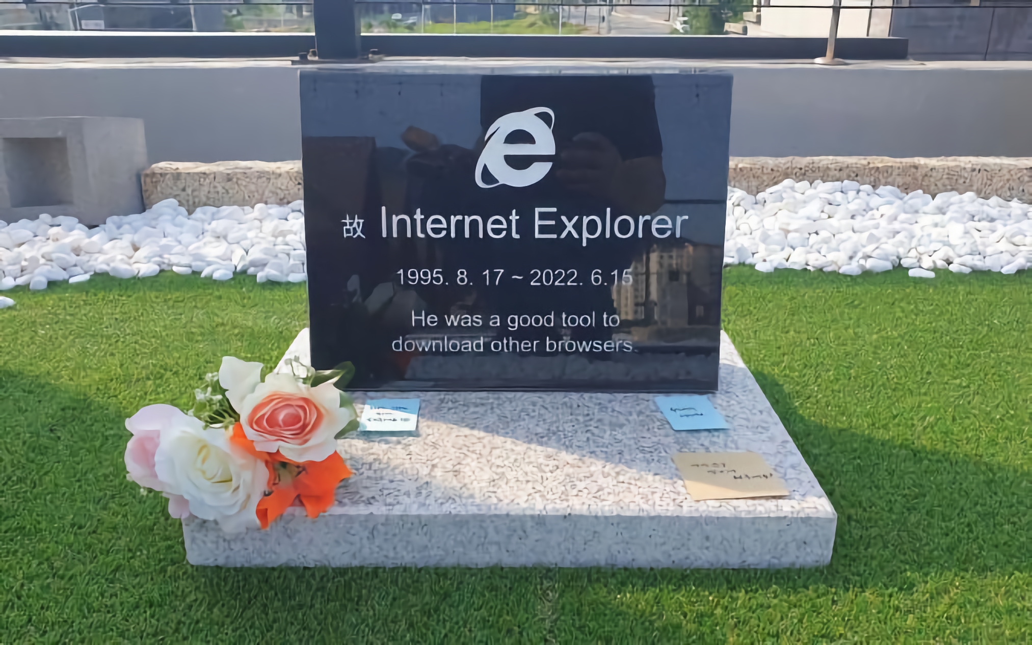 Internet Explorer è morto, così gli hanno dedicato una lapide