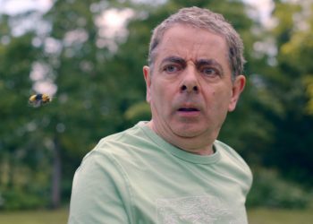 Man Vs Bee: le foto ufficiali della commedia a episodi Netflix con Rowan Atkinson