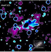 Abell 523: scoperta l’emissione radio polarizzata più grande