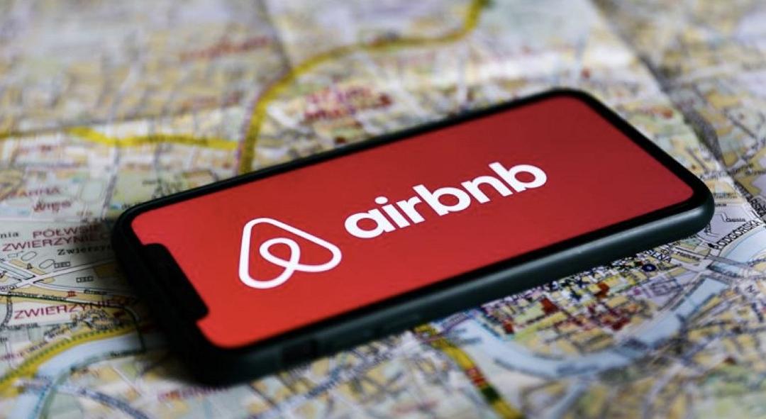 AirBnB, gli host disdicono la prenotazione all’ultimo? Scatta la multa da 1.000 dollari