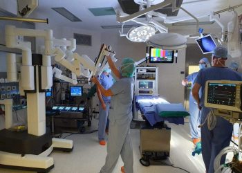 La prima operazione al cuore fatta da robot, anche con l'aiuto della realtà aumentata
