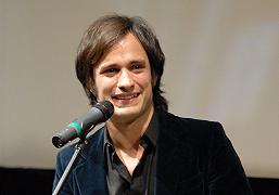 La Máquina: Gael García Bernal e Diego Luna protagonisti della serie Searchlight TV