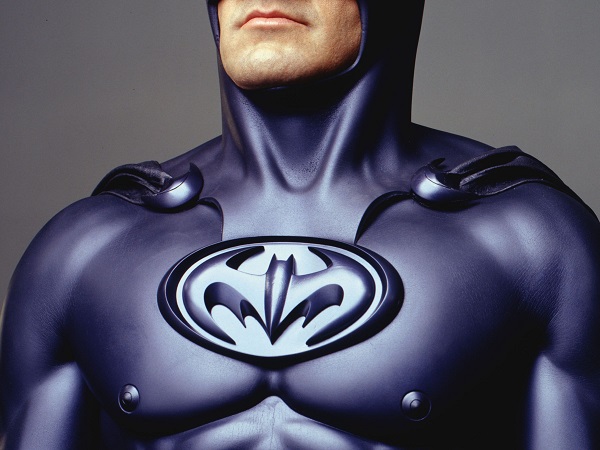 Batman: all’asta il costume coi capezzoli di George Clooney