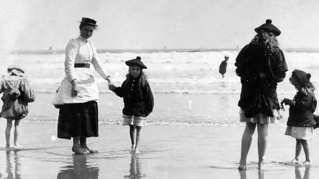 giornata in spiaggia inizi XX secolo