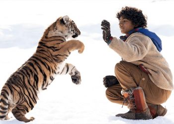 Il ragazzo e la tigre: nuovo trailer del film con Claudia Gerini