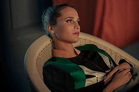 Irma Vep – La vita imita l’arte: trailer del serial Sky con Alicia Vikander