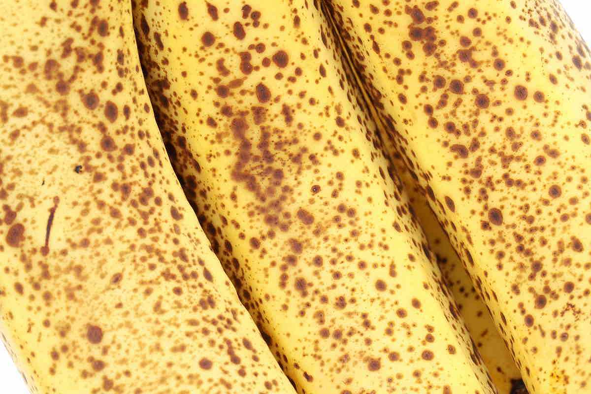 Macchie sulle bucce di banana: ecco come si formano