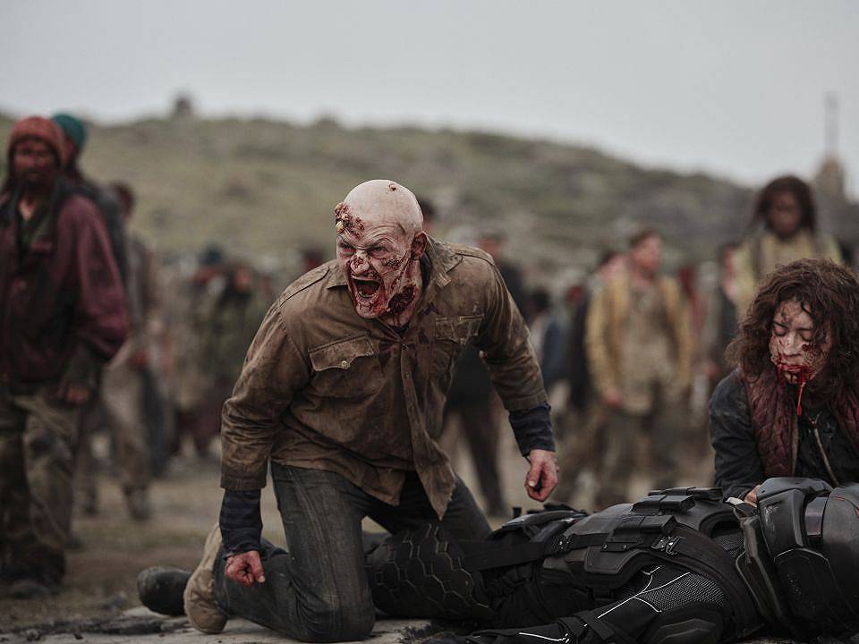 Resident Evil: un “vero” zombie tra la folla per pubblicizzare la serie Netflix