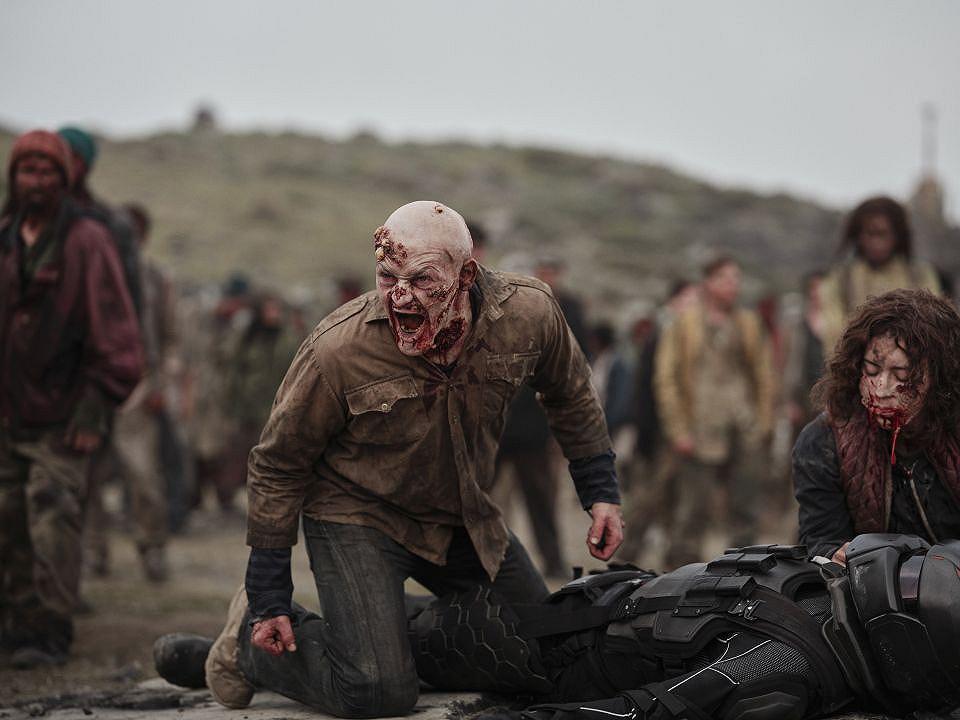 Resident Evil: un “vero” zombie tra la folla per pubblicizzare la serie Netflix