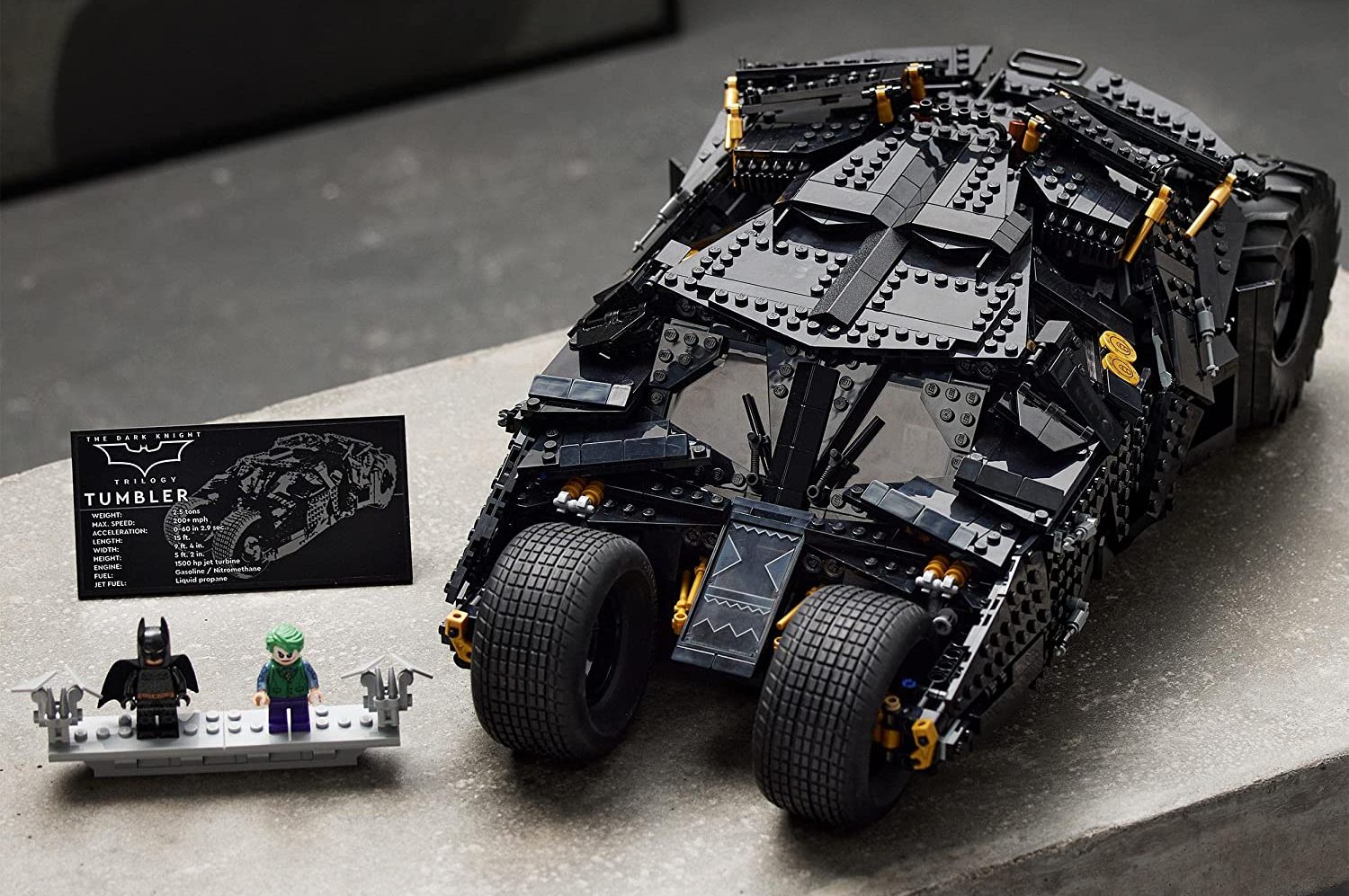 Offerte Amazon: LEGO Batmobile Tumbler in super sconto