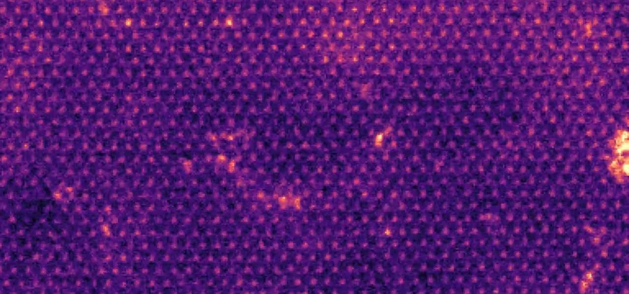 Atomi “nuotano” in un liquido per la prima volta