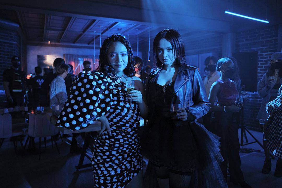 Fakes: foto e nuova sinossi della serie Netflix in arrivo il 2 settembre