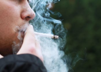 Cancro: età e fumo incrementano il rischio