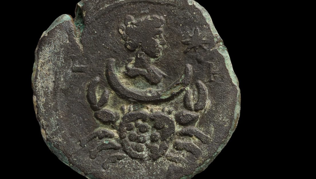 Moneta di 2mila anni con la Dea Luna ritrovata in Israele