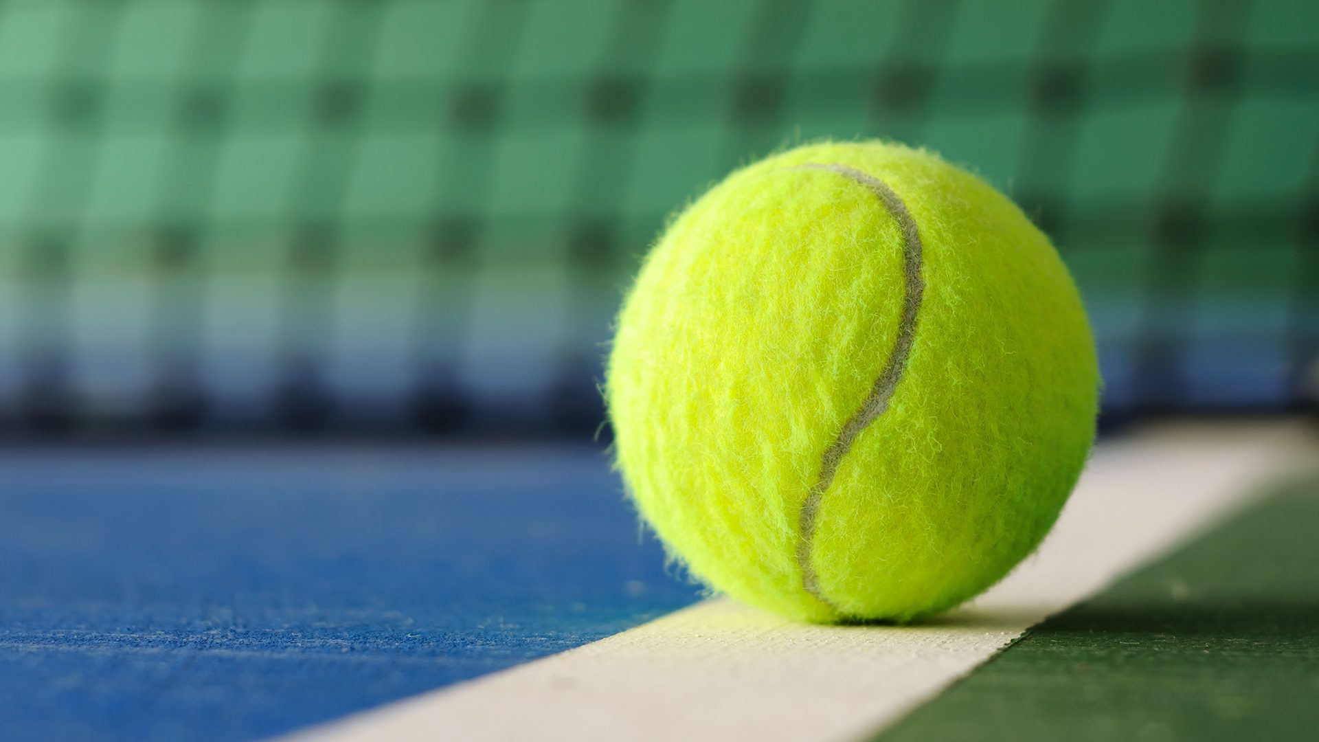 Viaggi in aereo: la pallina da tennis rilassa