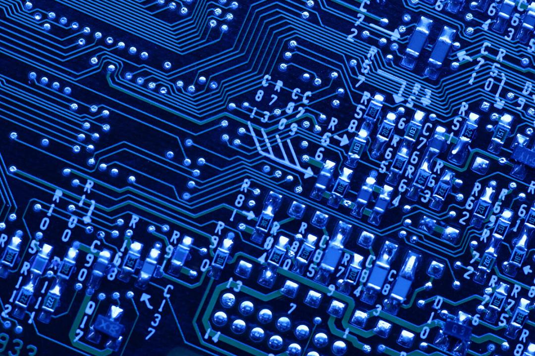 Microchip a energia solare per alimentare i microrobot