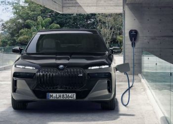 BMW non è interessata a produrre auto elettriche con oltre 1000 km di autonomia