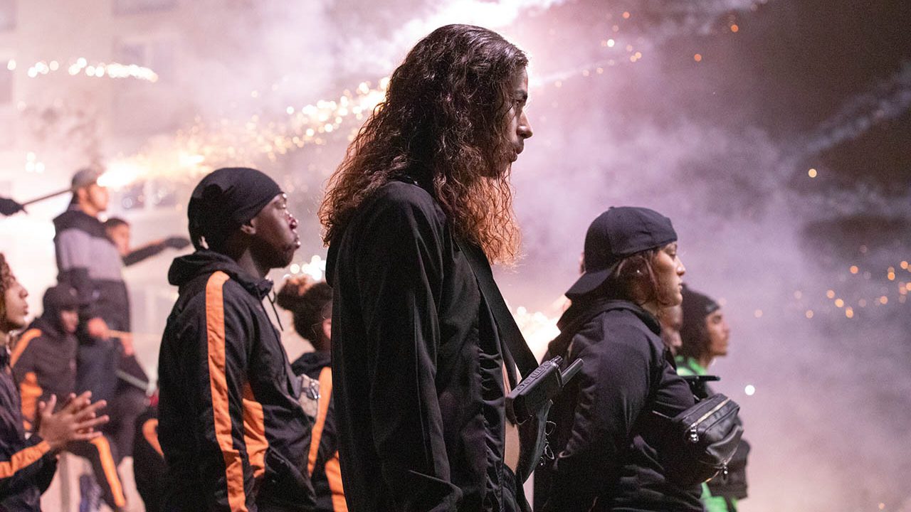 Athena, la recensione: nel chiaroscuro nascono i mostri