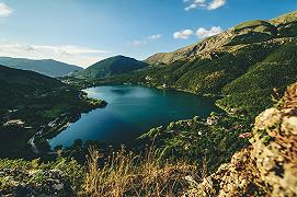 Laghi: ne esiste uno a forma di cuore in Italia