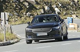 Polestar 2: la nuova versione si è fatta paparazzare durante un giro di prova