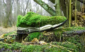 Scarpe che si sciolgono in mare dopo 3 mesi