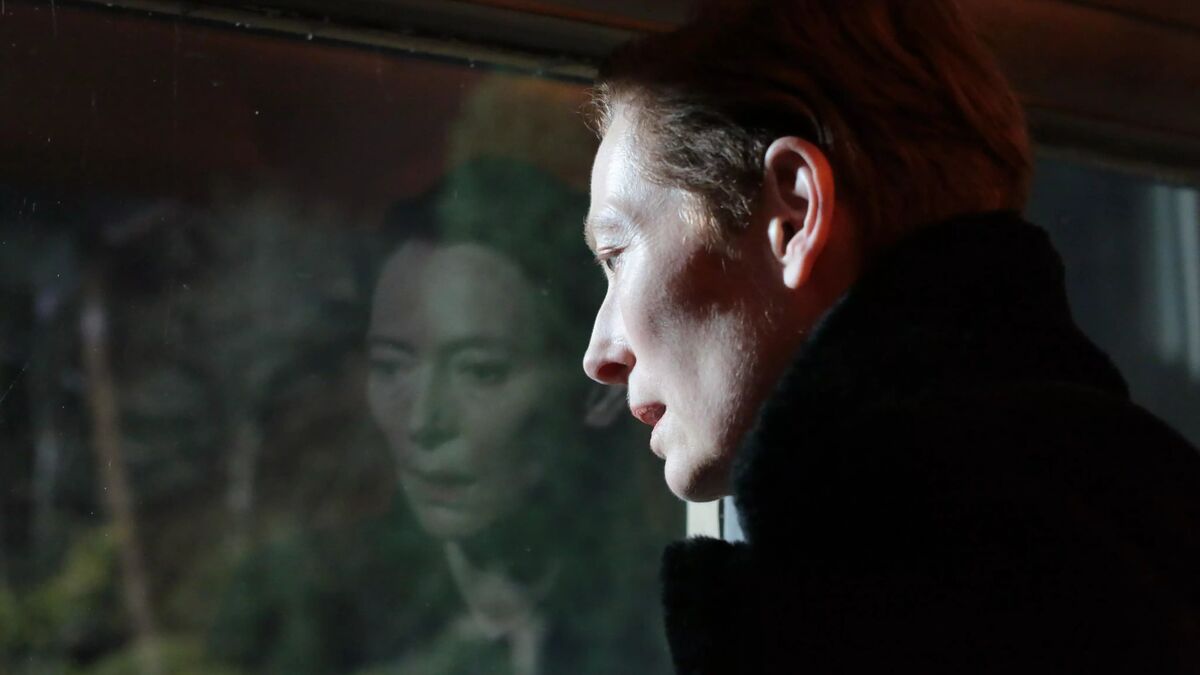 The Eternal Daughter, la recensione: Tilda Swinton in un doppio ruolo intenso