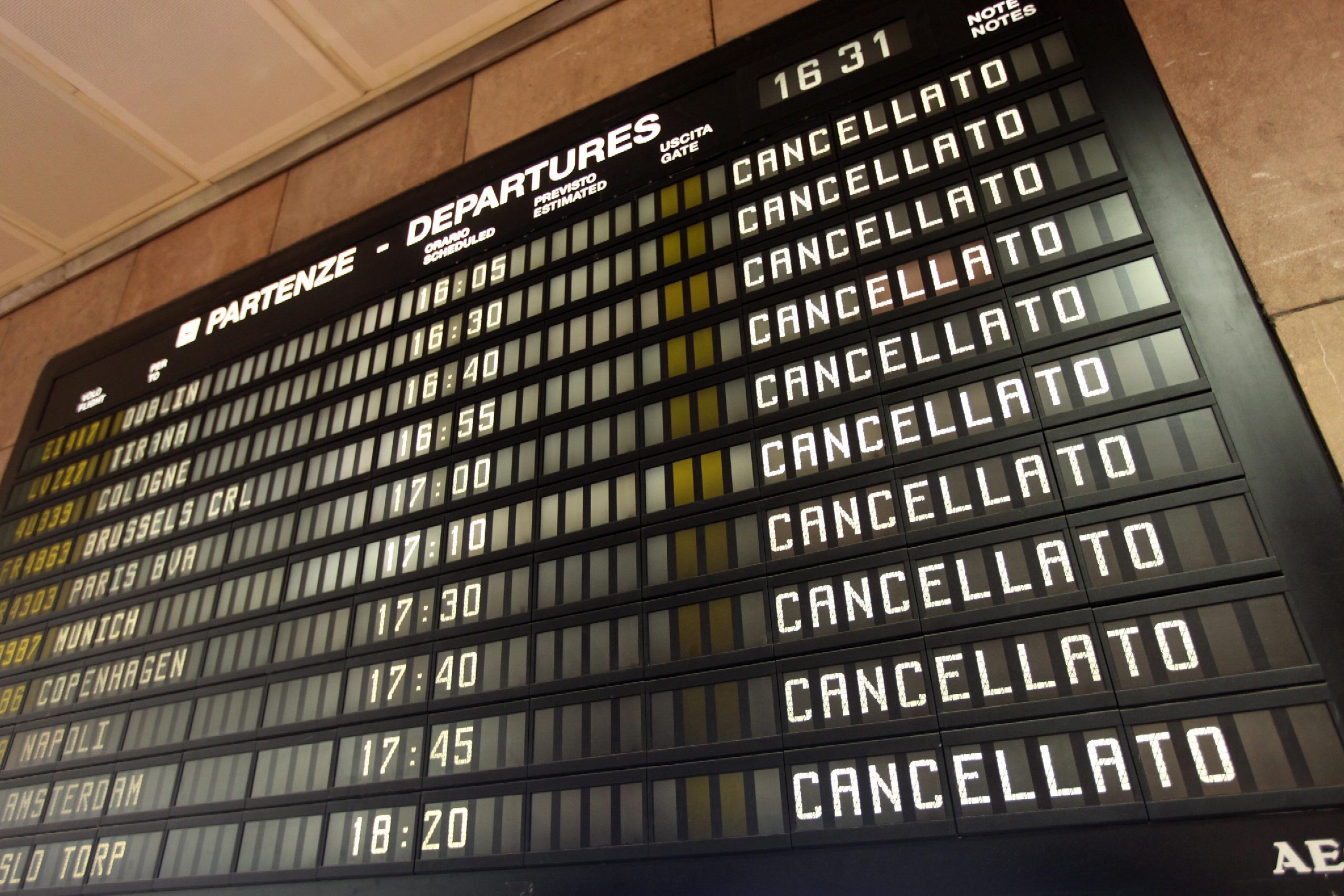 Volo cancellato: ecco le tutele