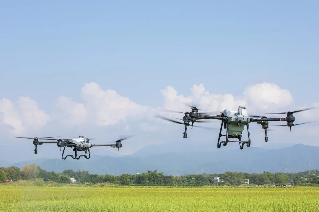 DJI AGRAS T40 drone agricolo