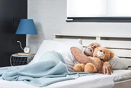 Dormire meno di cinque ore fa male agli over 50