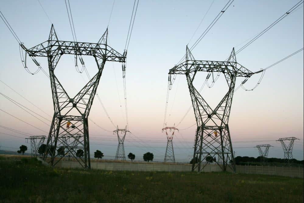 Erbicidi: droni in azione fra le linee elettriche