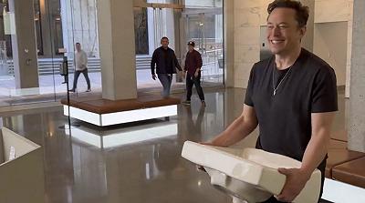 Elon Musk si è incontrato con Tim Cook nel HQ di Apple. Pace fatta?
