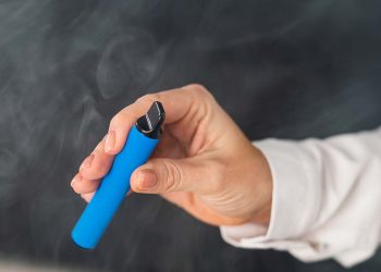 Sigarette elettroniche usa e getta: i rischi per la salute