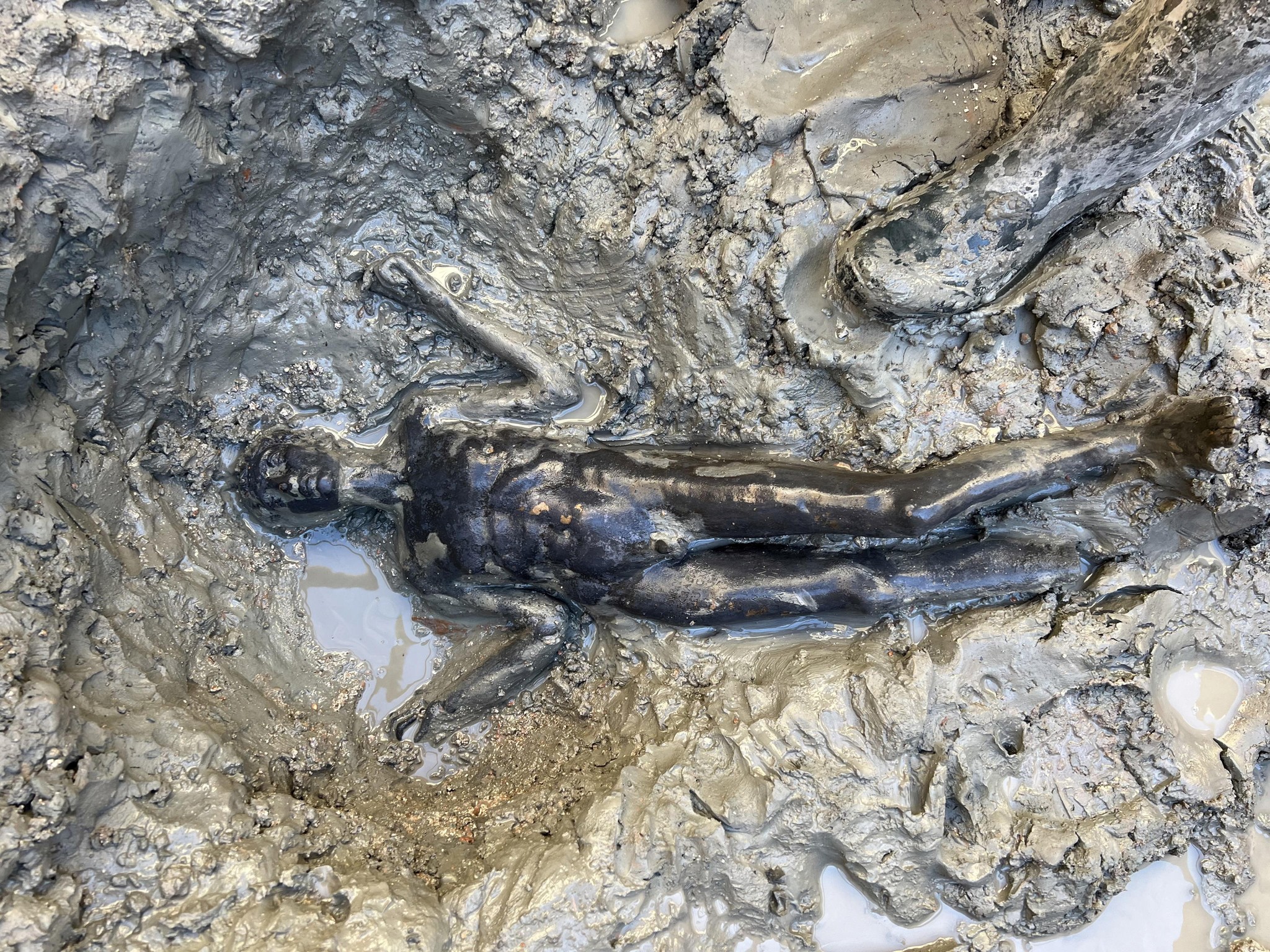 San Casciano dei Bagni: 24 bronzi riemergono dal fango