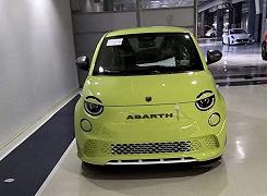 Stellantis sta lavorando ad una Abarth 500 elettrica: eccola nelle prime foto spia