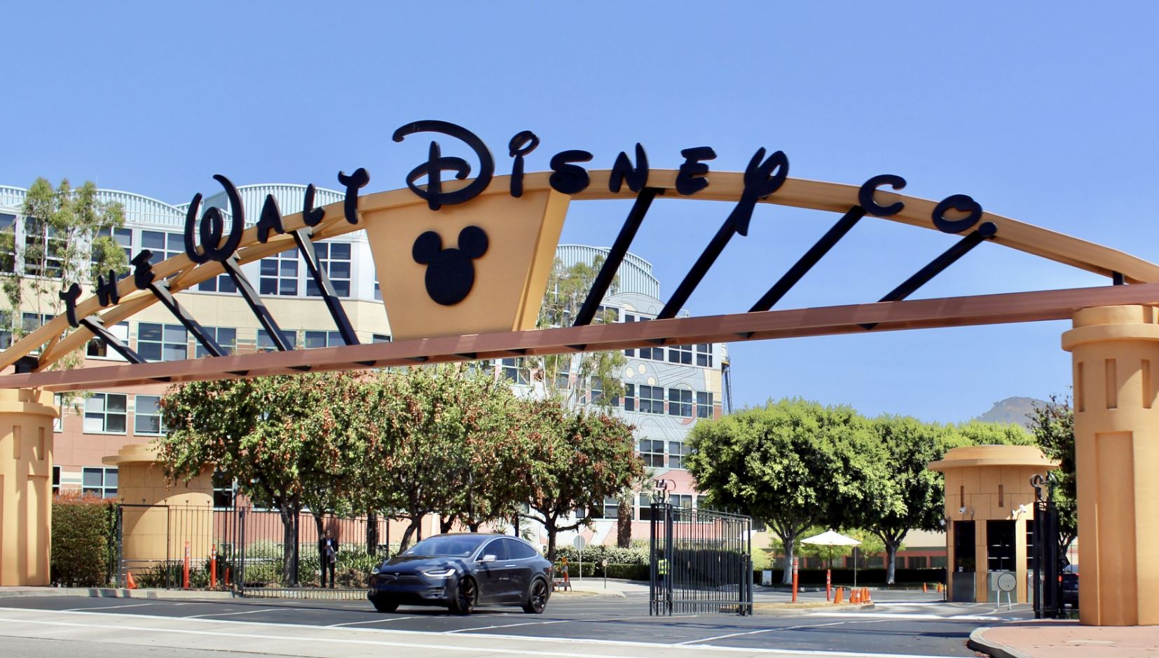 “Apple vuole acquistare la maggioranza di Disney”. L’azienda smentisce: “notizie infondate”