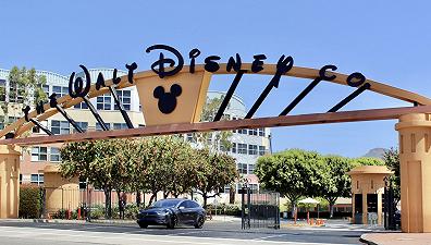 “Apple vuole acquistare la maggioranza di Disney”. L’azienda smentisce: “notizie infondate”