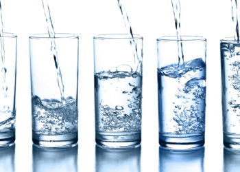 L'acqua e il mito da sfatare degli otto bicchieri al giorno