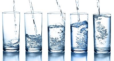 L’acqua e il mito da sfatare degli otto bicchieri al giorno