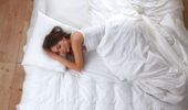 Dormire: da quale lato è più salutare?
