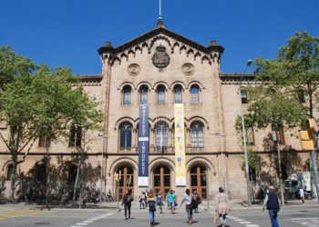 Crisi ecologica: dal 2024 l'Università di Barcellona darà il via a un corso obbligatorio per tutti gli studenti