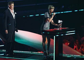 MTV EMAs 2022: Taylor Swift trionfa con quattro statuette, tutti i premi nel dettaglio
