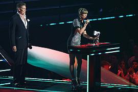 MTV EMAs 2022: Taylor Swift trionfa con quattro statuette, tutti i premi nel dettaglio