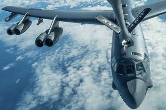 Gli USA hanno lanciato un missile ipersonico da un aereo in volo: sono la prima nazione a riuscirci