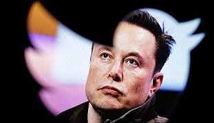 Twitter ha dimezzato il suo valore dopo l’acquisizione di Elon Musk