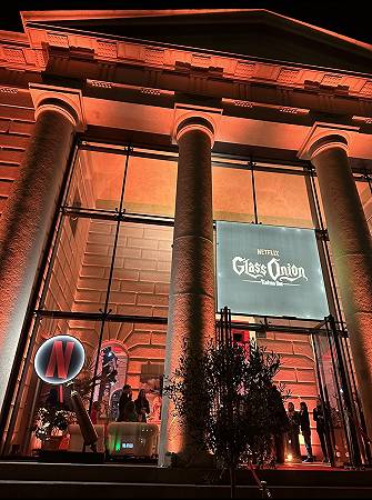 Glass Onion escape room 1