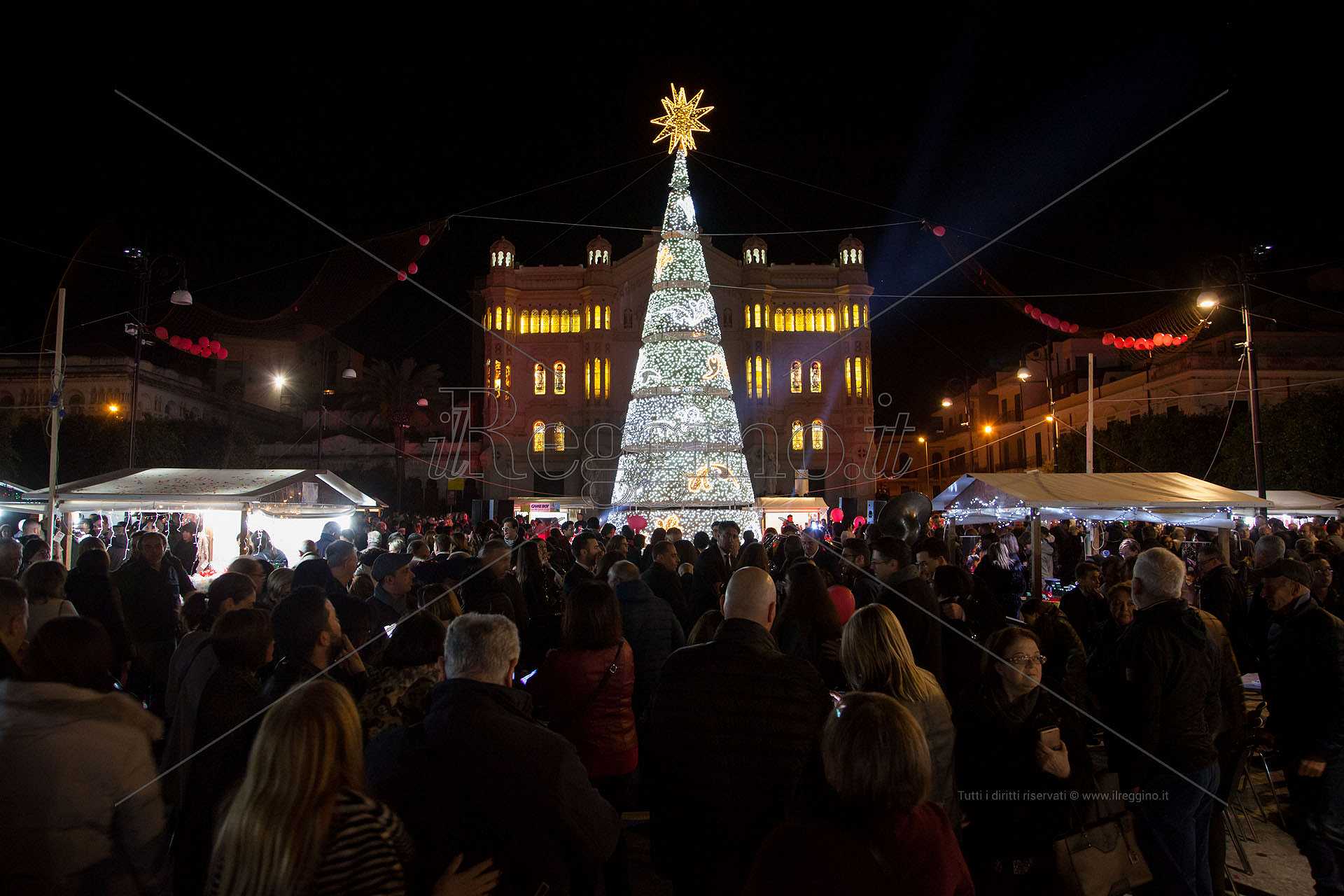 Confcommercio: a Natale spesa media per i regali a 157 euro